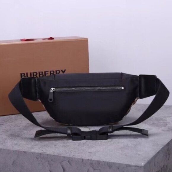 Burberry Everyday Luxury Bag - Picture 5 of 7